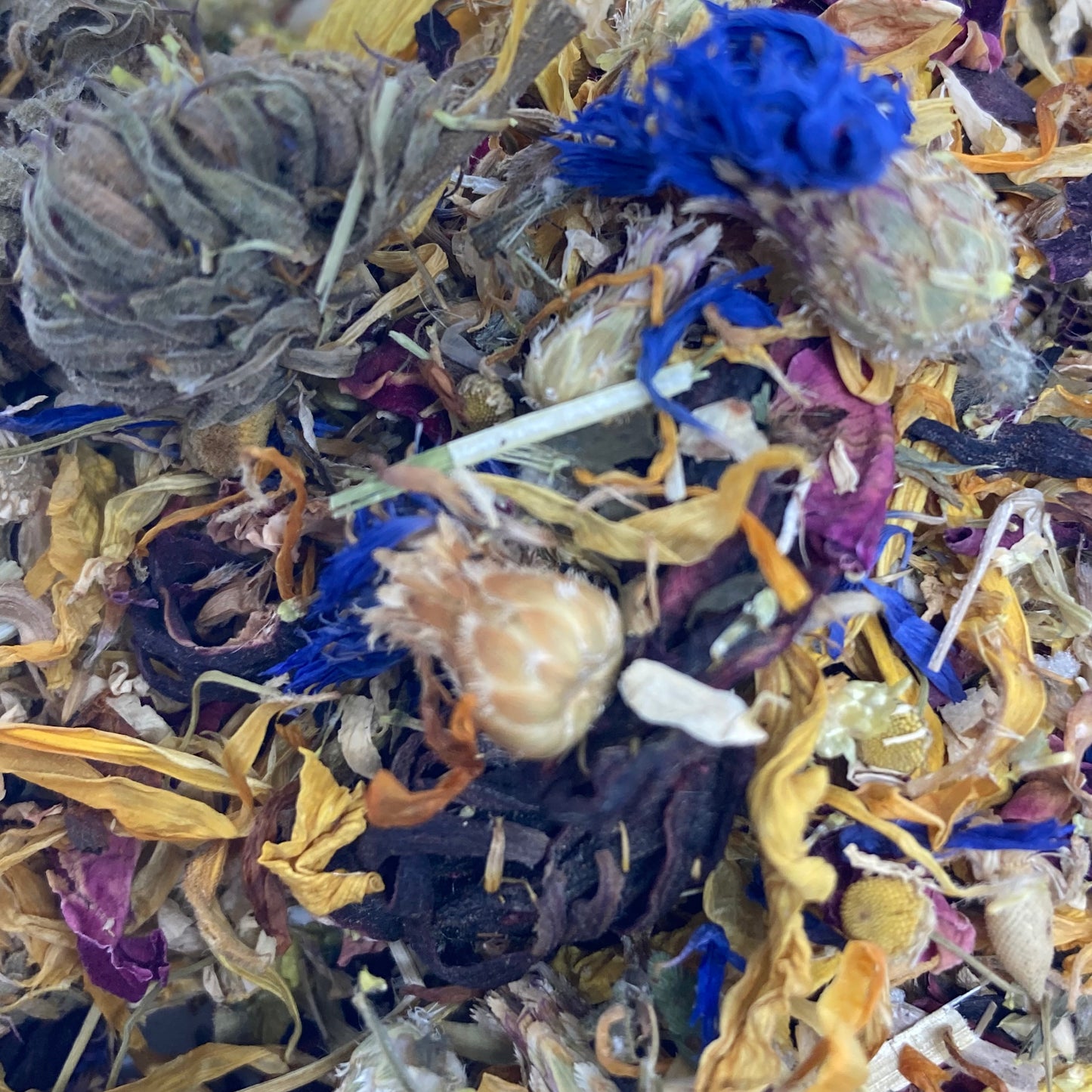 Mélange Feux D'artifices/Fireworks Blend
Mélange de fleurs séchées 
Blend of dried flowers